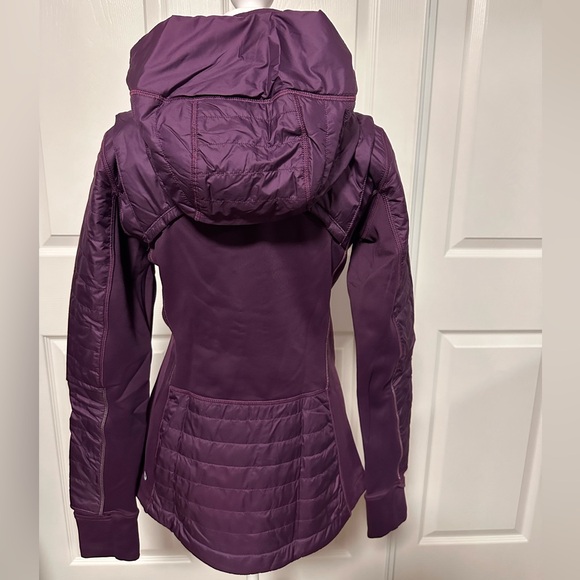 Lululemon First Mile Jacket in Darkest Magenta, size 6 - Picture 7 of 13